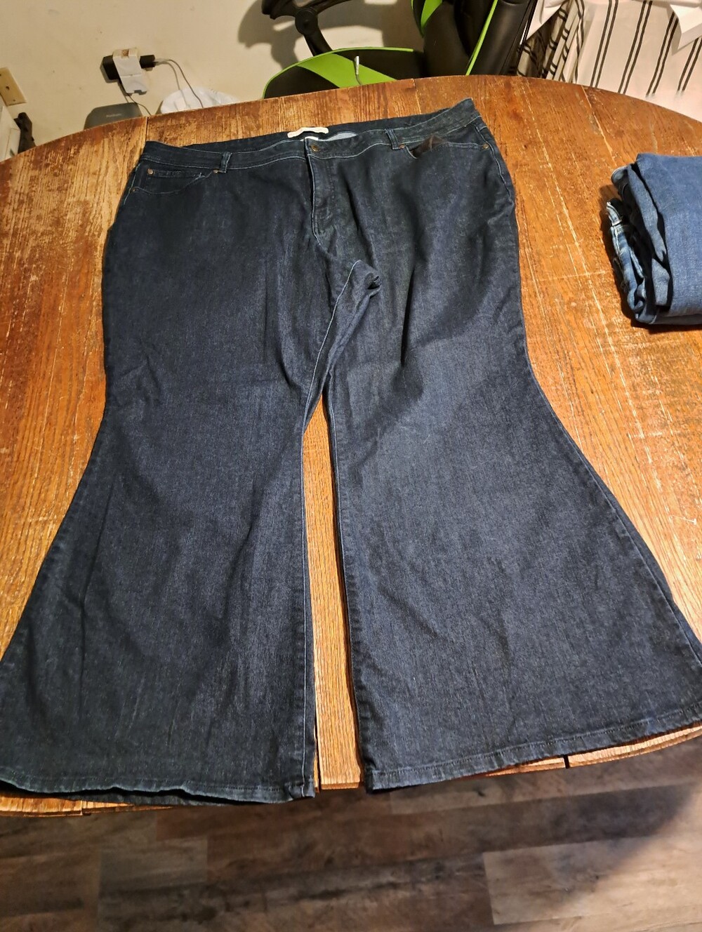 C. Est 1946 Denim Size 28WP Dark Wash Flare Leg Blue Jeans Repreve Stretch